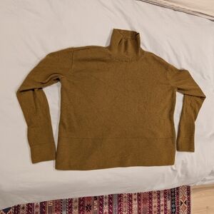 Everlane Cashmere Boxy Crew Neck Turtleneck Sweater in Mustard
